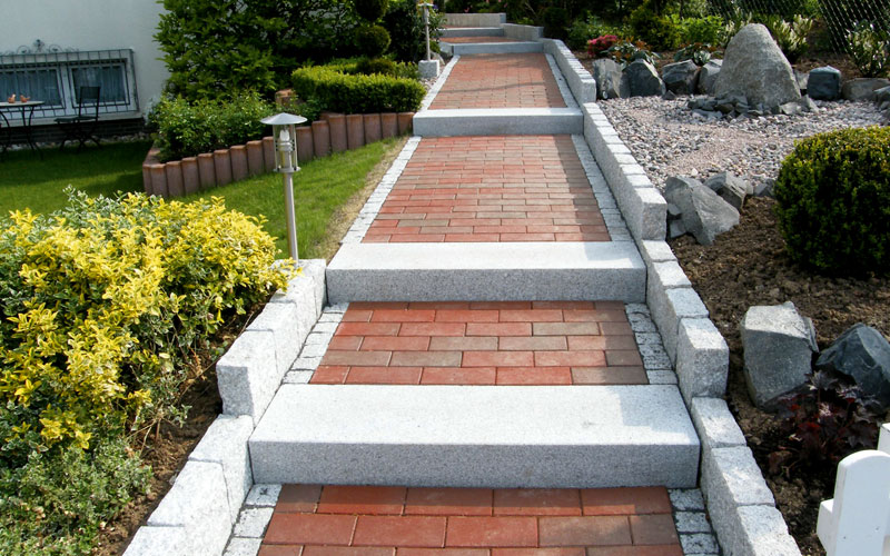 Pflasterarbeit Treppenweg